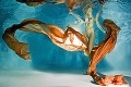 Ak chcete zmyselné fotografie, musíte do masky: Erotika pod vodou!