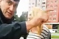 Surový zásah policajta voči bezbrannej žene: Čo na toto VIDEO hovorí minister Kaliňák?!