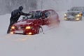 Slovensko bičuje počasie, čo obrázok, to spúšť: Hromadné nehody a dediny odrezané od sveta!