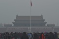 Peking opäť zahalil nebezpečný smog: Úrady vyhlásili najvyšší stupeň ohrozenia!