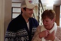 Ashton Kutcher dal svojej mame predčasný darček ku Dňu matiek: Dojal ju k slzám!