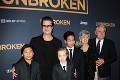 Brad Pitt vychováva šesť detí, teraz priznal: S Angelinou sme ich toľko nechceli!