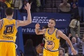Basketbalisti Golden State prepisujú históriu NBA: Víťazia pre operovaného trénera!