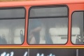 Vodiča nachytali pri intímnostiach v autobuse: Keď uvidíte jeho fotku pri čine, už si tam radšej nesadnete!