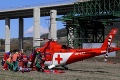 Robotník spadol z diaľničného mosta: 14-metrová výška ho zabila!