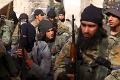 Samovražedný útočník al-Káidy sa odpálil v sýrskom meste: Útok zabil najmenej 25 vojakov