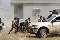 Al-Káida zaútočila na centrálu povstalcov podporovaných USA: Päť mŕtvych a niekoľko zranených