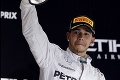Suchá oslava nového šampióna F1: Hamilton zapíjal titul džúsom