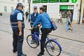 Policajti kontrolovali rýchlosť cyklistov na pešej zóne: Prekvapujúci výsledok!