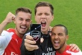 Arsenal nemá šancu na titul: Prečo? Lebo tehličky na bruchu a selfie!