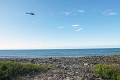 Po kuse krídla objavili na ostrove ďalšie dôkazy: Našiel upratovač z pláže zmiznuté lietadlo?