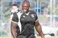 Futbalista s najväčšími svalmi Akinfenwa: Neuveríte, s akou otázkou sa obrátil na fanúšikov