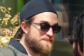 Robert Pattinson sa na fešáka Edwarda už vôbec nepodobá: Idol žien vyzerá poriadne zanedbane!
