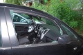 V bratislavskej Petržalke za noc poškodili sedem áut, pozná polícia podozrivého?