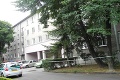 Banská Bystrica: Lukas (3) vypadol z okna na 3. poschodí, je v kritickom stave!