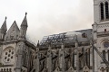 Požiar vo Francúzsku: Zo strechy historickej baziliky ostali len trámy