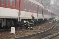 V Košickom a Žilinskom kraji vlaky zrazili dvoch ľudí, z jedného stroja museli evakuovať deti!