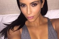 Fotograf študoval fotky Kim Kardashian a zistil tajomstvo dokonalej SELFIE: Držte sa tohto a budete za hviezdu!