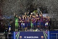 Len zdvihnúť pohár nestačilo, Barcelona rozpútala po finále v Berlíne veľké oslavy