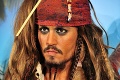 Johnny Depp ako najznámejší pirát opäť zarezáva: Komu sa venuje v prestávkach nakrúcania?