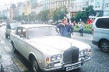 Princ Trávníček zažíva vďaka svojmu luxusnému autu kuriózne situácie: Bezdomovcovi sa zapáčilo až príliš!