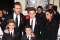 Rodinka Beckhamovcov sa vybrala člnkovať: Nadurdenú Victoriu program asi nebavil!