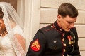 Najsmutnejšia svadobná fotka: Ženích s nevestou sa zadúšajú od plaču!
