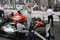 V úzkych uličkách Monaka sa zrodilo veľké prekvapenie: Hamilton prišiel po chybe o prvenstvo!