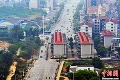 Toto je možné hádam len v Číne: Pri stavbe diaľnice sa vyskytla netradičná prekážka!
