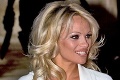 Pamela Anderson ako z filmu Psycho: Za práva zvierat bojuje v sprche!