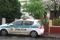 Bratislava: Petra obvinili z vraždy starej mamy Márie († 78), pred domom stojí policajné auto