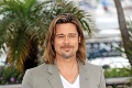 Brad Pitt vystrašil svojich fanúšikov: Na verejnosti sa objavil s obrovským monoklom!