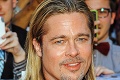 Brad Pitt vystrašil svojich fanúšikov: Na verejnosti sa objavil s obrovským monoklom!