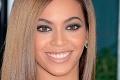 Beyoncé zažiarila ako družička na maminej svadbe: Zatienila aj samotnú nevestu!