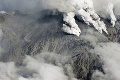 Sopečný oblak z vulkánu Calbuco zahalil mestá v Čile: Obyvatelia majú zákaz vychádzať zo svojich domov