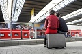 Nemeckí rušňovodiči ukončili dvojdňový štrajk: Pasažieri musia byť naďalej v strehu