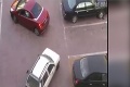 Kradnúť parkovacie miesto žene sa neoplatí: Takto si s drzým vodičom poradila!