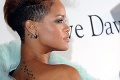 Rihanna sa premenila na sexi ryšavku: S takýmto imidžom sme speváčku ešte nevideli!