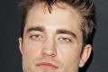 Sklamanie pre fanúšičky Roberta Pattinsona: Fešný herec je ZASNÚBENÝ!
