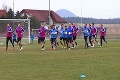 Luxemburskí futbalisti museli improvizovať: Keď zistili novinári, kde bude ich tím trénovať, zostali v šoku!