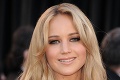 Fascinujúce dielo kolumbijského umelca: Portrét Jennifer Lawrence z 9 658 arašidov skladal pol roka!