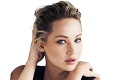 Fascinujúce dielo kolumbijského umelca: Portrét Jennifer Lawrence z 9 658 arašidov skladal pol roka!