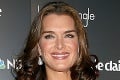 Brooke Shields ako ste ju ešte nevideli: Sexi surfistka v obtiahnutom neopréne!