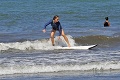 Brooke Shields ako ste ju ešte nevideli: Sexi surfistka v obtiahnutom neopréne!