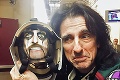 Alice Cooper na maske NHL: Prečo si brankár Arizony vybral rockovú legendu?