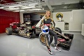 Sexi blondína v Lotuse: Španielka Carmen Jordá testovacou pilotkou francúzskeho tímu F1!