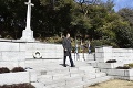 Princ William v Japonsku: Modlil sa za vojnové obete na cintoríne v Jokohame