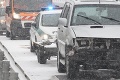 Nehoda troch áut v okrese Trenčín: Piati ľudia sú zranení