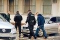 Policajný zásah pred vilou Kmotríkovej: Jojkárka sa triasla strachom a volala o pomoc!