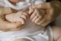 Bábätko zomrelo 4 hodiny po očkovaní: V ohrození sú desiatky tisíc detí